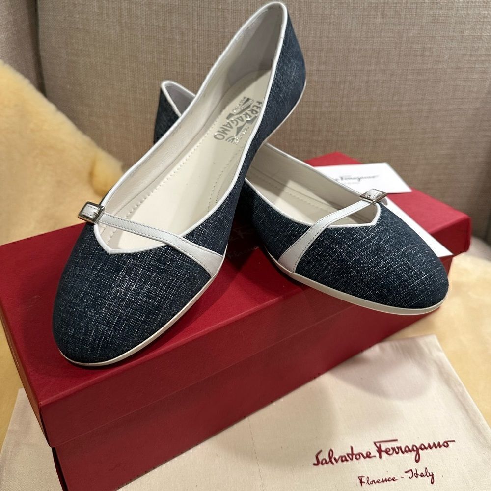 Salvatore Ferragamo Women’s navy blue denim Audrey ballet flats size 9, NIB